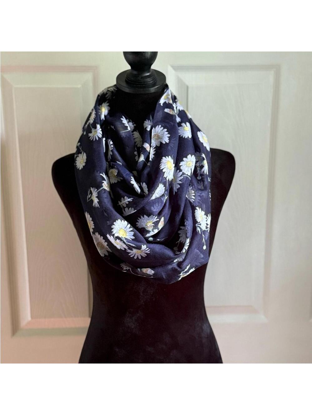 Women's Infinity Scarf | Ardene | Navy w/ white Daisy's